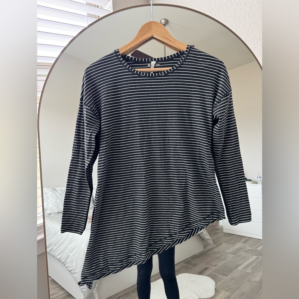 ๐๏ธ Clearance Lululemon To The Point Long Sleeve Heathered Black & White Stripe - Picture 2 of 8